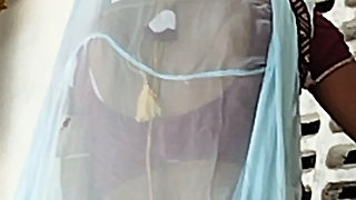 Hot pushpa bhabhi bathroom me boobs ko sahla rahi