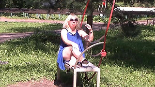 Sexy Lady No Panties - Flashing Pussy on Walk