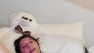 Anal Virgin Using Plug Dildo Till She Cums!
