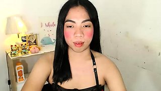 Amateur Webcam Cute Teen Plays Solo with Big Dildo