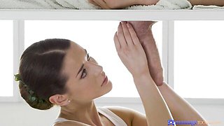 Femme fatale Charlie Dean's handjob scene