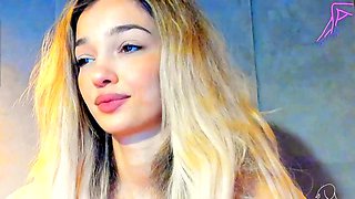 Big boob brunette masturbates on webcam