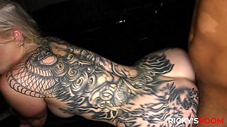 RICKYSROOM Unzip for easy access with Nichole Saphir